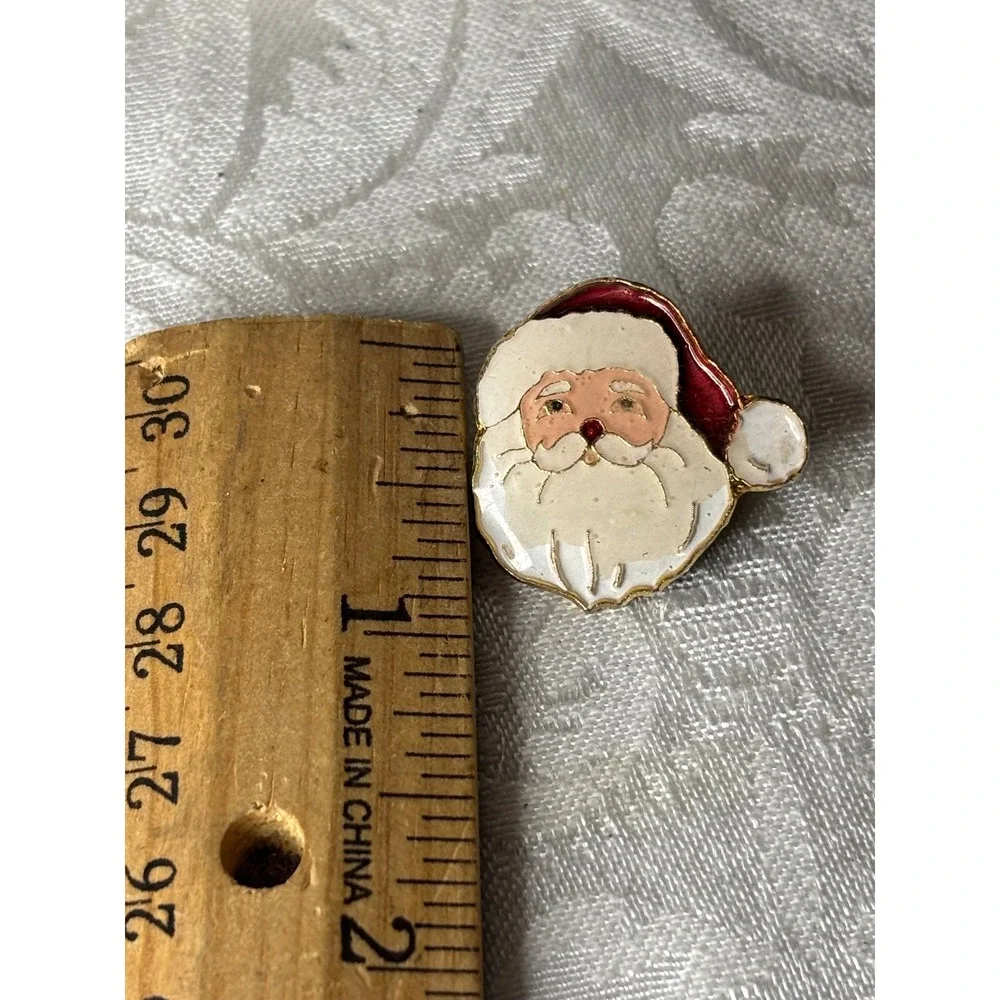 Santa Claus Enamel Pin Christmas Holiday Gold Tone St Nick Brooch vtg Nostalgic
